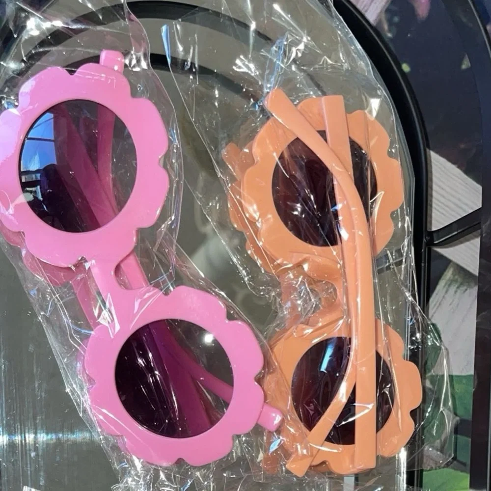 New! 2 x $6 Kids sunglasses adorable